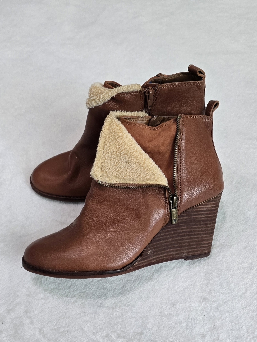 Lucky Brand Wedge Boots Yorque Ankle Booties Saddle Tan Faux Sherpa Trim Size 8